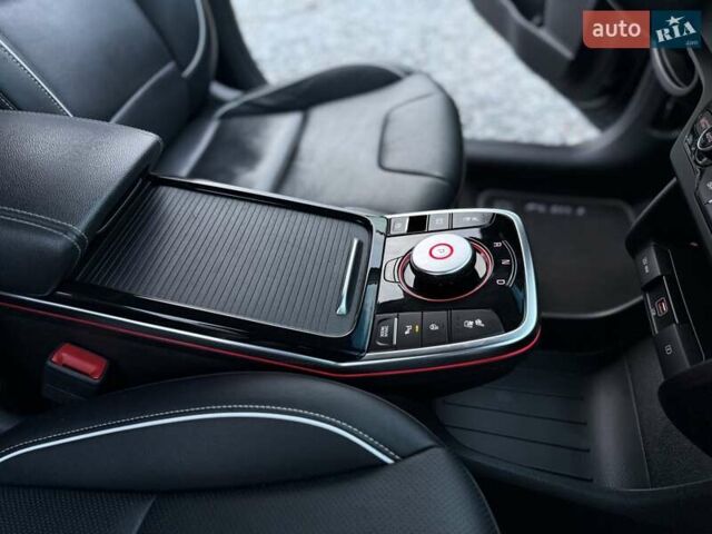 Синій Кіа Niro, об'ємом двигуна 0 л та пробігом 81 тис. км за 19350 $, фото 79 на Automoto.ua