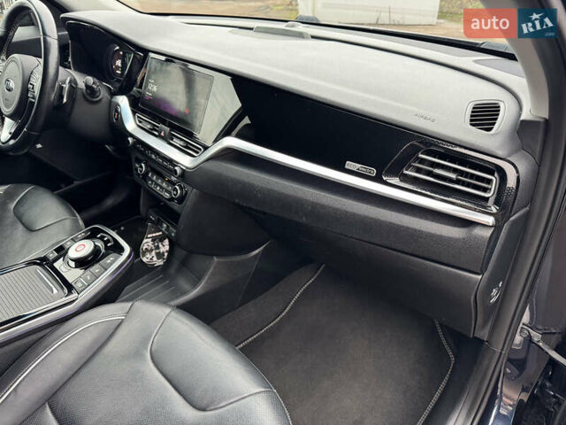 Синий Киа Niro, объемом двигателя 0 л и пробегом 125 тыс. км за 18500 $, фото 22 на Automoto.ua