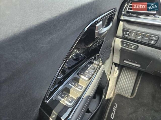 Синій Кіа Niro, об'ємом двигуна 0 л та пробігом 105 тис. км за 21193 $, фото 31 на Automoto.ua