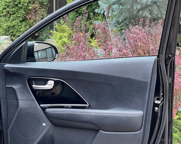Синій Кіа Niro, об'ємом двигуна 0 л та пробігом 107 тис. км за 19200 $, фото 34 на Automoto.ua