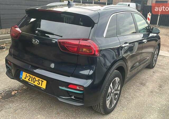 Синий Киа Niro, объемом двигателя 0 л и пробегом 173 тыс. км за 18700 $, фото 4 на Automoto.ua
