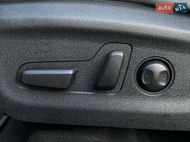 Синій Кіа Niro, об'ємом двигуна 0 л та пробігом 106 тис. км за 21900 $, фото 11 на Automoto.ua