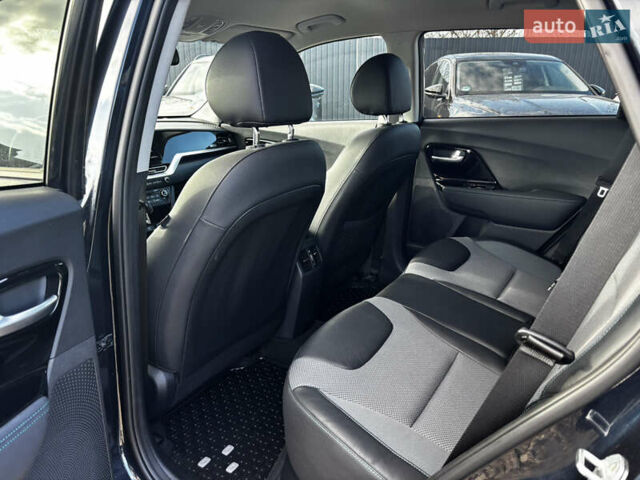 Синий Киа Niro, объемом двигателя 0 л и пробегом 76 тыс. км за 19999 $, фото 31 на Automoto.ua