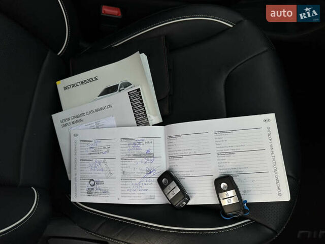 Синій Кіа Niro, об'ємом двигуна 0 л та пробігом 130 тис. км за 18990 $, фото 62 на Automoto.ua