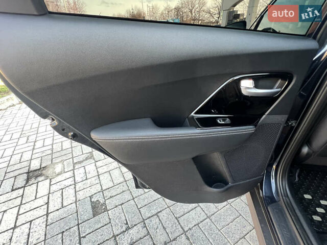 Синий Киа Niro, объемом двигателя 0 л и пробегом 92 тыс. км за 18799 $, фото 44 на Automoto.ua