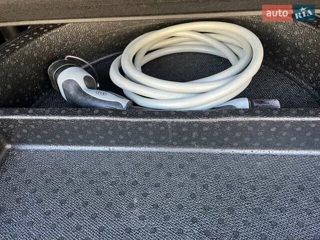 Синій Кіа Niro, об'ємом двигуна 0 л та пробігом 84 тис. км за 18500 $, фото 29 на Automoto.ua