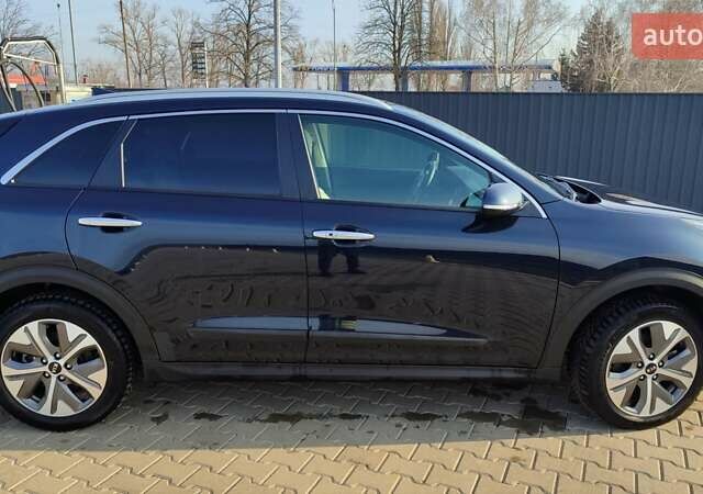 Синий Киа Niro, объемом двигателя 0 л и пробегом 104 тыс. км за 20800 $, фото 1 на Automoto.ua