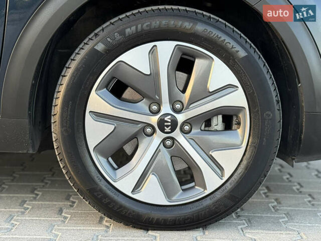 Синий Киа Niro, объемом двигателя 0 л и пробегом 130 тыс. км за 18900 $, фото 52 на Automoto.ua