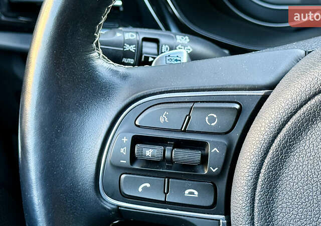 Синій Кіа Niro, об'ємом двигуна 0 л та пробігом 71 тис. км за 19700 $, фото 18 на Automoto.ua