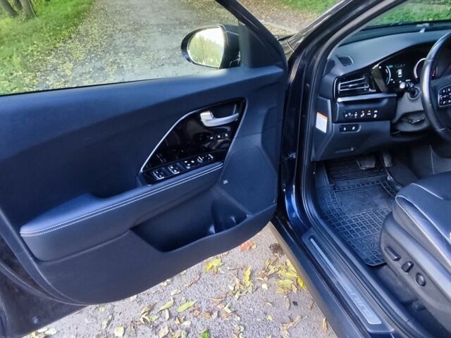 Синій Кіа Niro, об'ємом двигуна 0 л та пробігом 136 тис. км за 19480 $, фото 10 на Automoto.ua