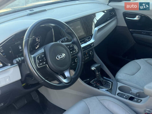 Синій Кіа Niro, об'ємом двигуна 1.58 л та пробігом 76 тис. км за 21300 $, фото 12 на Automoto.ua