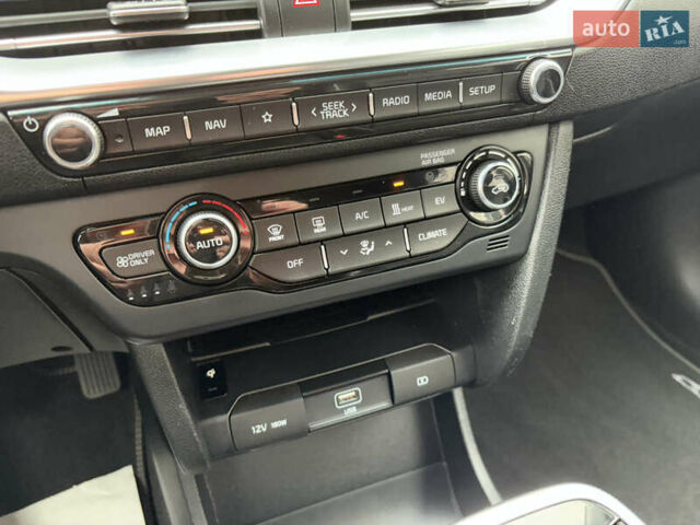 Синий Киа Niro, объемом двигателя 0 л и пробегом 115 тыс. км за 19900 $, фото 73 на Automoto.ua