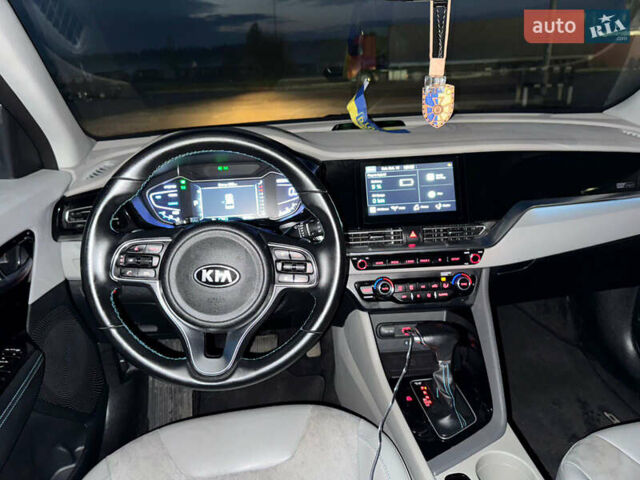 Синий Киа Niro, объемом двигателя 1.58 л и пробегом 58 тыс. км за 24500 $, фото 24 на Automoto.ua
