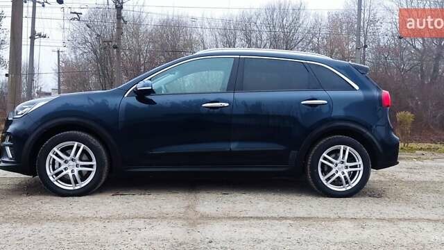 Синий Киа Niro, объемом двигателя 0 л и пробегом 137 тыс. км за 19470 $, фото 4 на Automoto.ua
