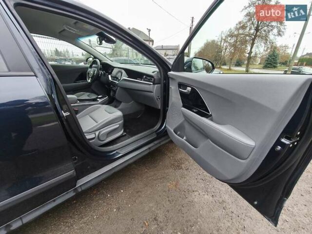 Синій Кіа Niro, об'ємом двигуна 0 л та пробігом 150 тис. км за 18000 $, фото 45 на Automoto.ua