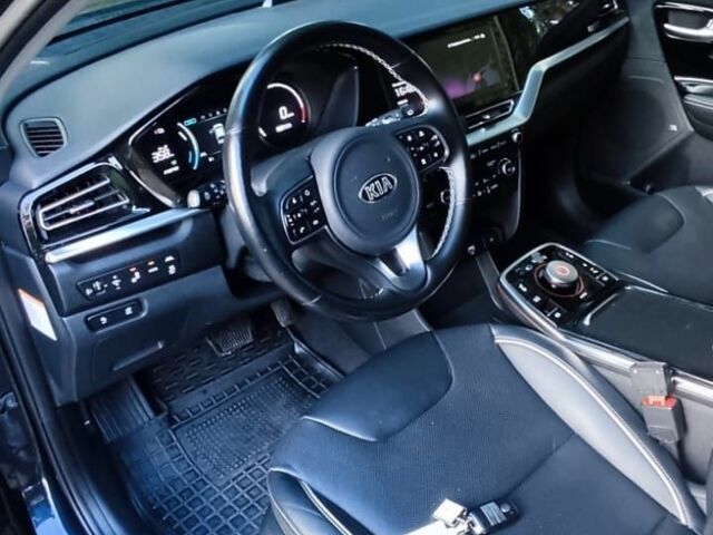 Киа Niro 2020 в Львове на Automoto.ua Синий Киа Niro, объемом двигателя 0 л и пробегом 135 тыс. км за 19870 $, фото 10 на Automoto.ua