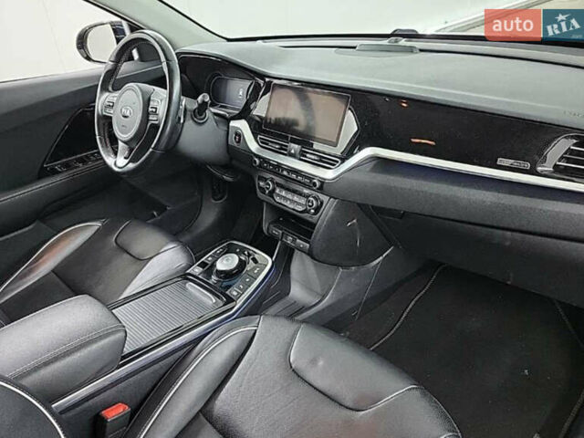 Киа Niro 2020 в Черкассах на Automoto.ua Синий Киа Niro, объемом двигателя 0 л и пробегом 137 тыс. км за 19190 $, фото 8 на Automoto.ua