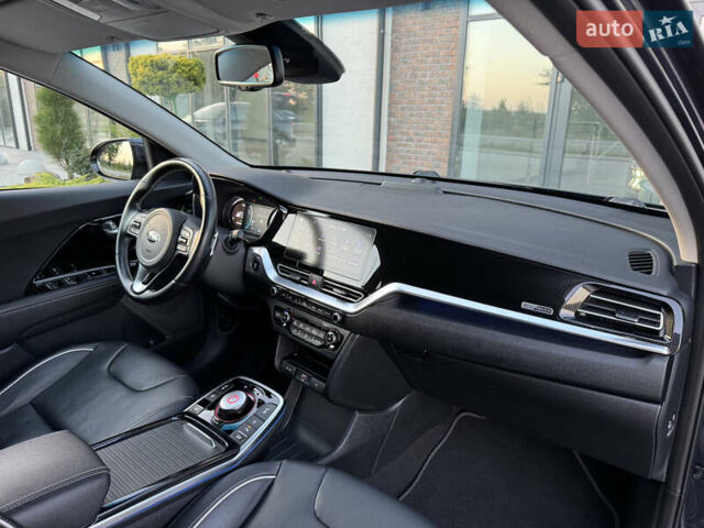 Синий Киа Niro, объемом двигателя 0 л и пробегом 130 тыс. км за 18900 $, фото 63 на Automoto.ua