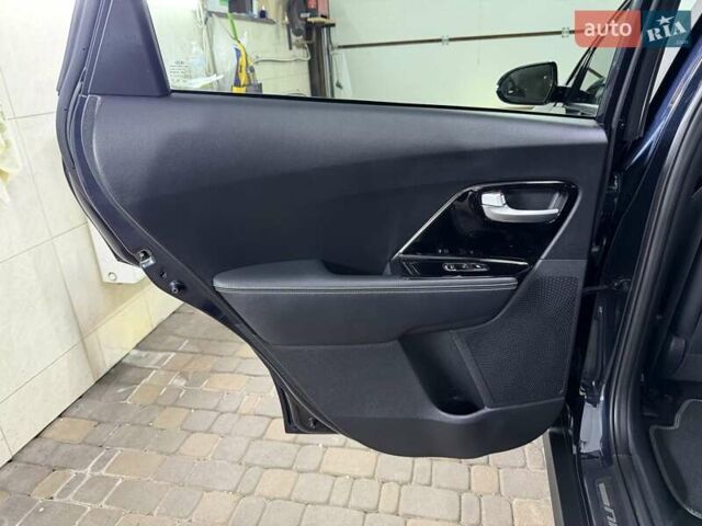 Синій Кіа Niro, об'ємом двигуна 0 л та пробігом 144 тис. км за 18799 $, фото 40 на Automoto.ua