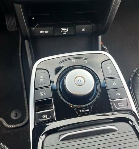 Синій Кіа Niro, об'ємом двигуна 0 л та пробігом 135 тис. км за 18750 $, фото 11 на Automoto.ua