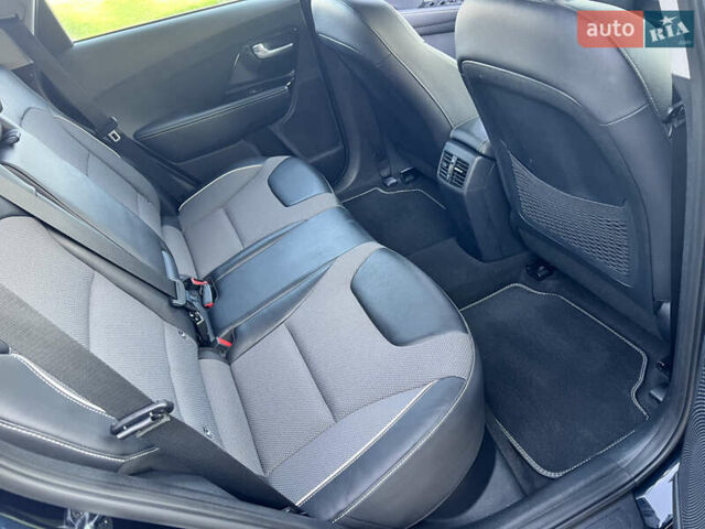 Синій Кіа Niro, об'ємом двигуна 0 л та пробігом 112 тис. км за 19500 $, фото 44 на Automoto.ua
