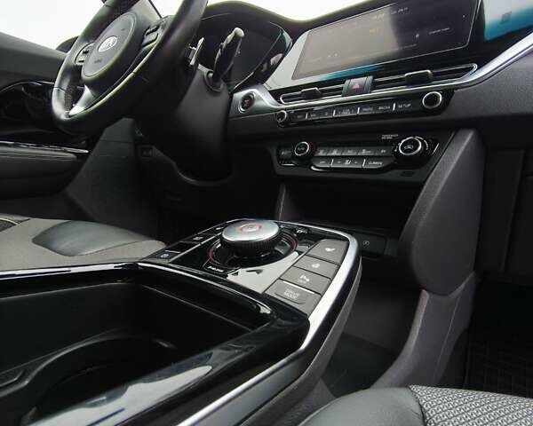 Синій Кіа Niro, об'ємом двигуна 0 л та пробігом 150 тис. км за 18000 $, фото 48 на Automoto.ua