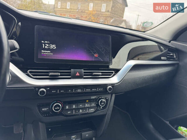 Синий Киа Niro, объемом двигателя 0 л и пробегом 125 тыс. км за 18500 $, фото 21 на Automoto.ua