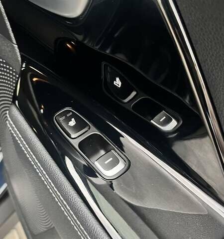 Синій Кіа Niro, об'ємом двигуна 0 л та пробігом 135 тис. км за 18750 $, фото 16 на Automoto.ua