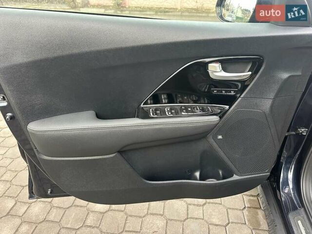 Синій Кіа Niro, об'ємом двигуна 0 л та пробігом 170 тис. км за 18300 $, фото 9 на Automoto.ua