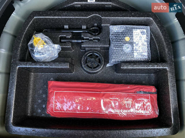 Синій Кіа Niro, об'ємом двигуна 0 л та пробігом 76 тис. км за 22900 $, фото 106 на Automoto.ua