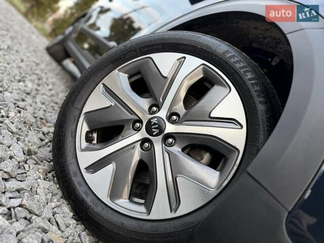 Синій Кіа Niro, об'ємом двигуна 0 л та пробігом 81 тис. км за 19350 $, фото 12 на Automoto.ua