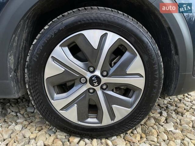 Синій Кіа Niro, об'ємом двигуна 0 л та пробігом 75 тис. км за 23900 $, фото 28 на Automoto.ua