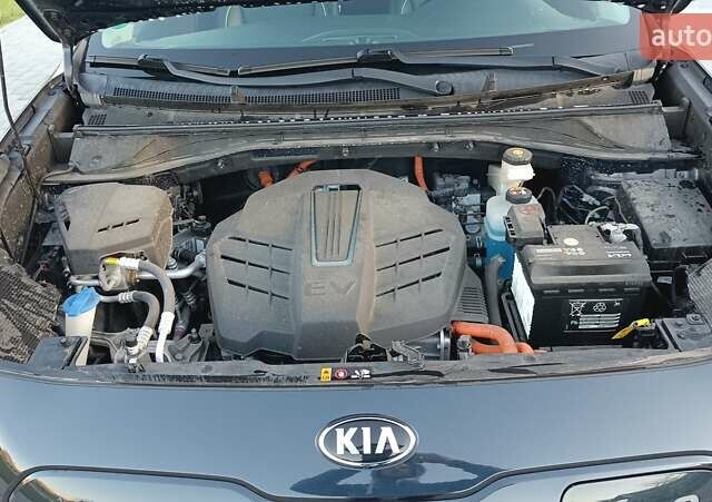 Киа Niro 2020 в Львове на Automoto.ua Синий Киа Niro, объемом двигателя 0 л и пробегом 149 тыс. км за 19900 $, фото 51 на Automoto.ua