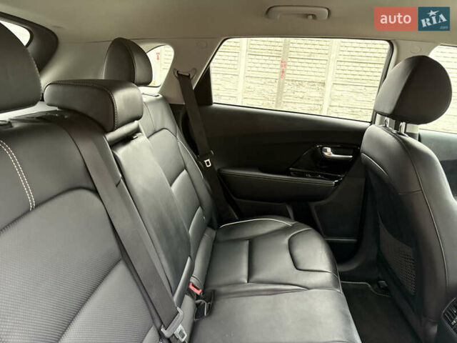 Синий Киа Niro, объемом двигателя 0 л и пробегом 115 тыс. км за 19900 $, фото 24 на Automoto.ua