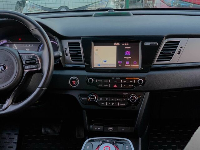 Синій Кіа Niro, об'ємом двигуна 0 л та пробігом 119 тис. км за 18455 $, фото 17 на Automoto.ua