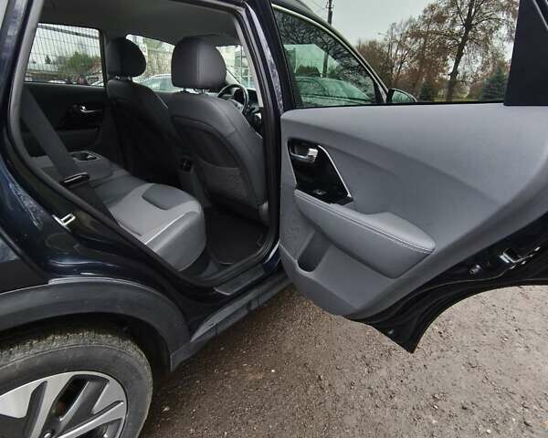 Синій Кіа Niro, об'ємом двигуна 0 л та пробігом 150 тис. км за 18000 $, фото 42 на Automoto.ua