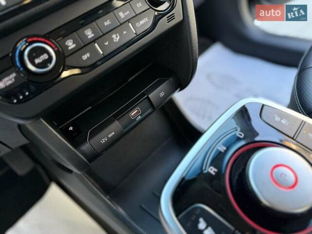 Синий Киа Niro, объемом двигателя 0 л и пробегом 78 тыс. км за 20950 $, фото 68 на Automoto.ua