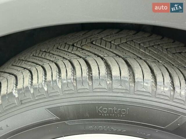 Синій Кіа Niro, об'ємом двигуна 0 л та пробігом 90 тис. км за 19989 $, фото 12 на Automoto.ua