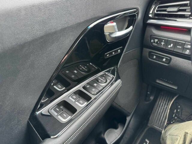 Синій Кіа Niro, об'ємом двигуна 0 л та пробігом 155 тис. км за 19900 $, фото 9 на Automoto.ua