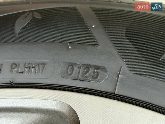 Синий Киа Niro, объемом двигателя 0 л и пробегом 131 тыс. км за 18000 $, фото 10 на Automoto.ua