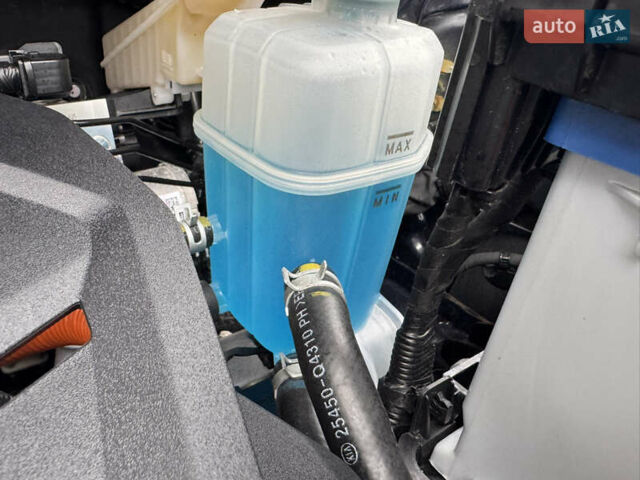 Киа Niro 2020 в Дубно на Automoto.ua Синий Киа Niro, объемом двигателя 0 л и пробегом 156 тыс. км за 19200 $, фото 26 на Automoto.ua