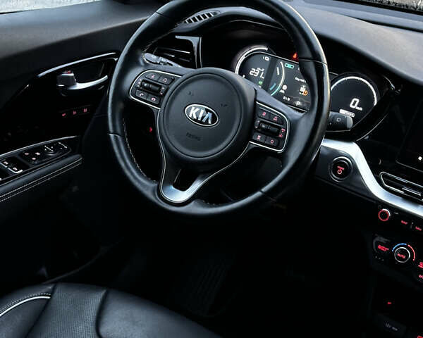 Синій Кіа Niro, об'ємом двигуна 0 л та пробігом 100 тис. км за 19900 $, фото 11 на Automoto.ua