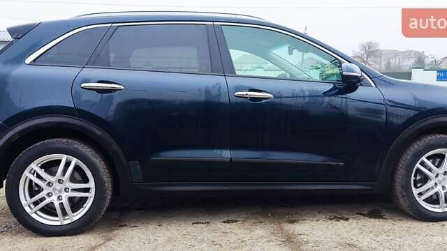 Синий Киа Niro, объемом двигателя 0 л и пробегом 137 тыс. км за 19470 $, фото 2 на Automoto.ua