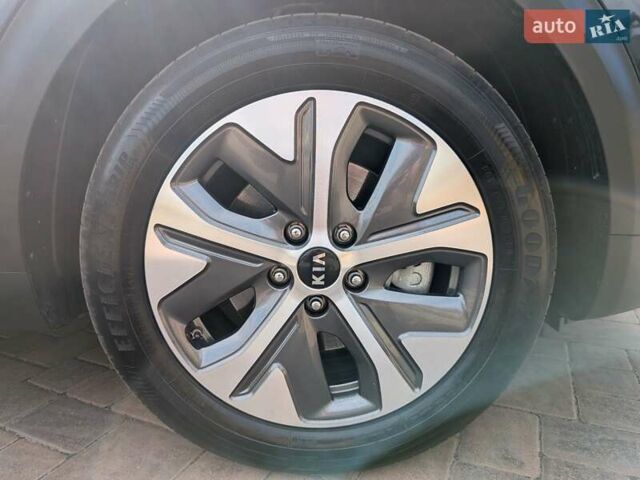 Киа Niro 2020 в Луцке на Automoto.ua Синий Киа Niro, объемом двигателя 0 л и пробегом 157 тыс. км за 19700 $, фото 13 на Automoto.ua