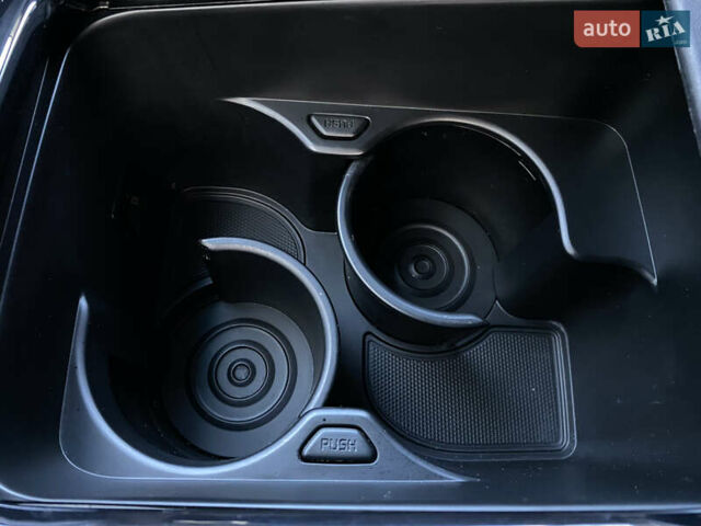 Синій Кіа Niro, об'ємом двигуна 0 л та пробігом 76 тис. км за 22900 $, фото 79 на Automoto.ua