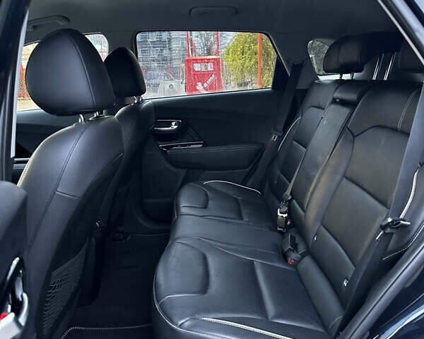 Синій Кіа Niro, об'ємом двигуна 0 л та пробігом 100 тис. км за 19900 $, фото 23 на Automoto.ua