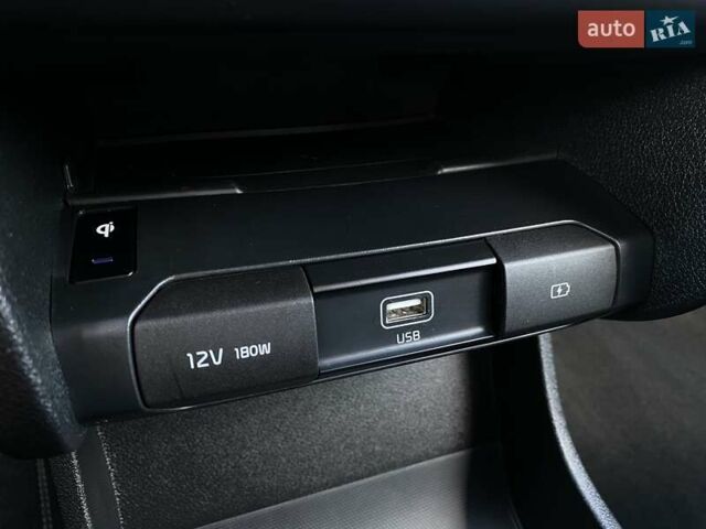 Киа Niro 2020 в Львове на Automoto.ua Синий Киа Niro, объемом двигателя 0 л и пробегом 72 тыс. км за 21700 $, фото 7 на Automoto.ua