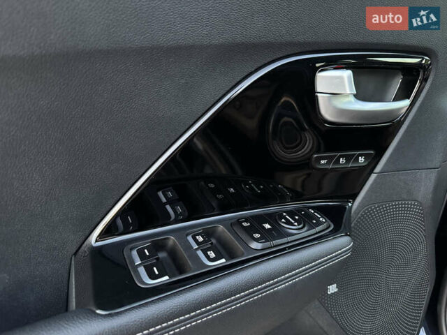 Синий Киа Niro, объемом двигателя 0 л и пробегом 130 тыс. км за 18900 $, фото 76 на Automoto.ua