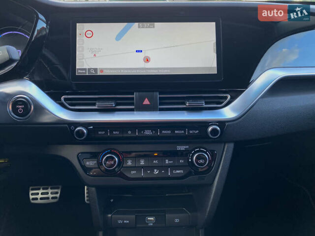 Синій Кіа Niro, об'ємом двигуна 0 л та пробігом 76 тис. км за 22900 $, фото 71 на Automoto.ua