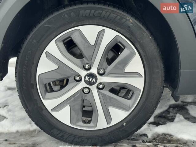 Синій Кіа Niro, об'ємом двигуна 0 л та пробігом 134 тис. км за 19300 $, фото 30 на Automoto.ua
